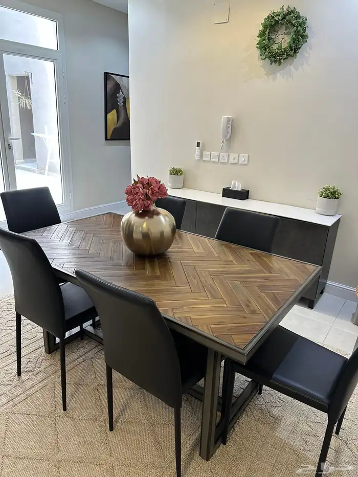 طاولة طعام فاخرة مع الكراسي 3