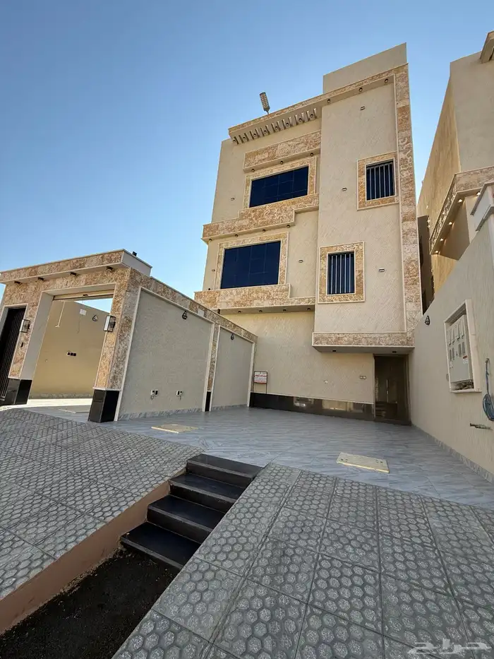 للبيع ادوار علويه بمساحات كبيرة مع اسطح خاصة بالراقي خ مشيط 1