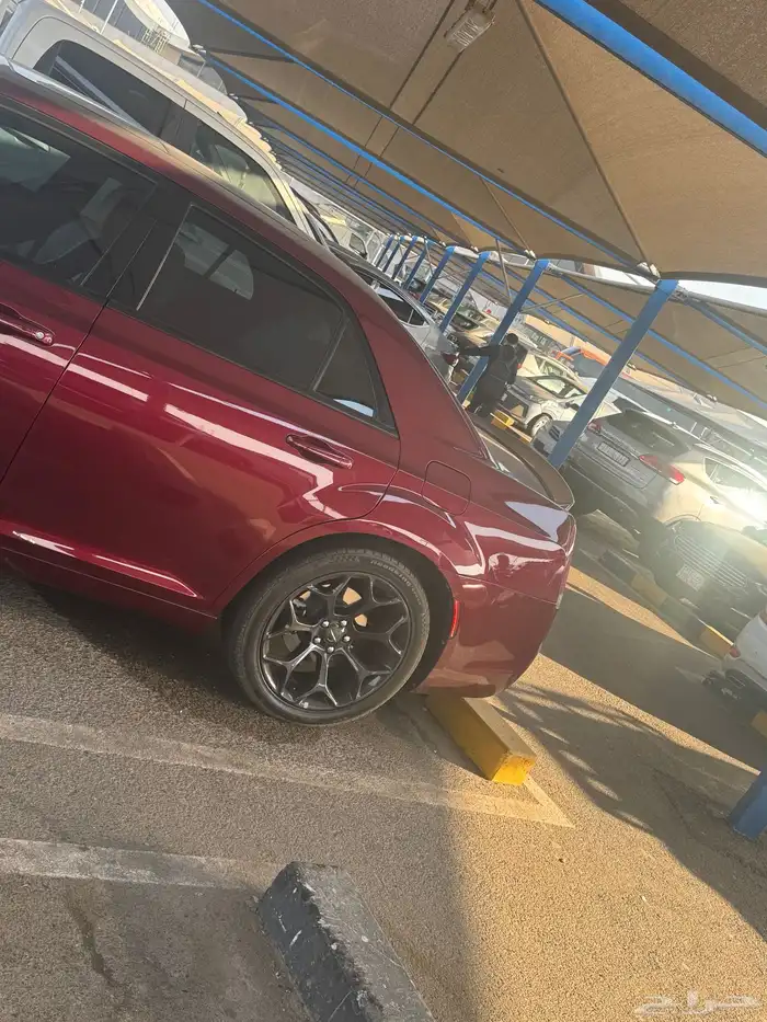 للبيع كرايسلر c300sبودي بلد ممشى 162 1