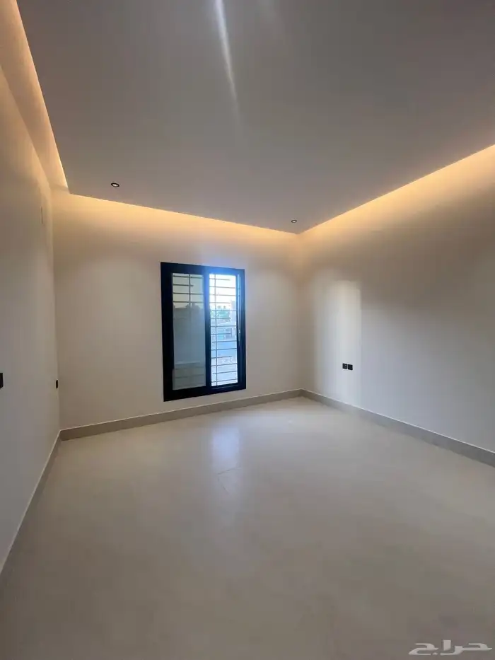 للبيع شقق ارضية وعلوية مع ملحق و سطح خاص حي الحسام 17