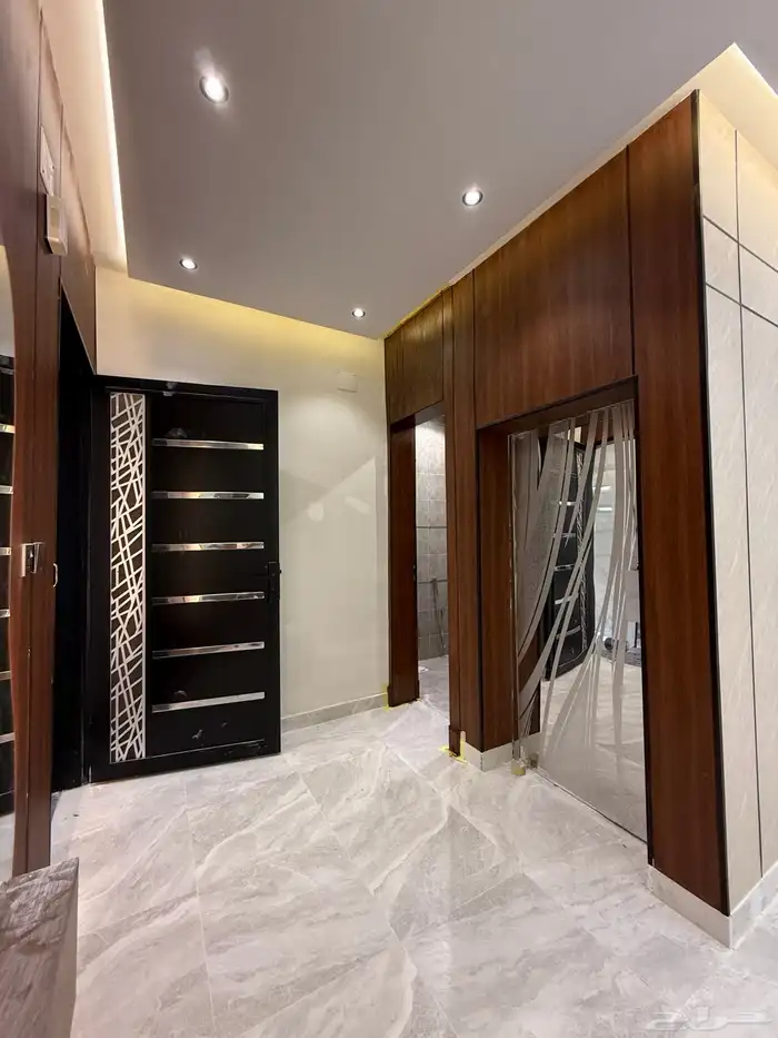 للبيع شقة 6 غرف بأبها بسطح مطل ومصعد خاص داخل الشقة للسطح 15