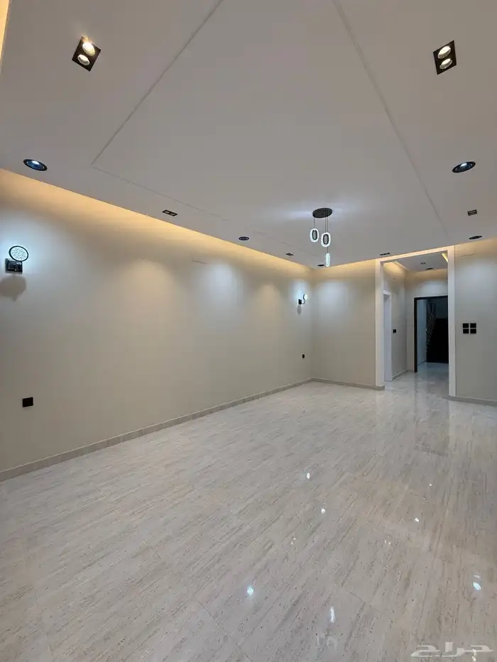 للبيع شقة 6 غرف بسطح خاص موقع ممتاز بالراقي بسعر 500 الف 19