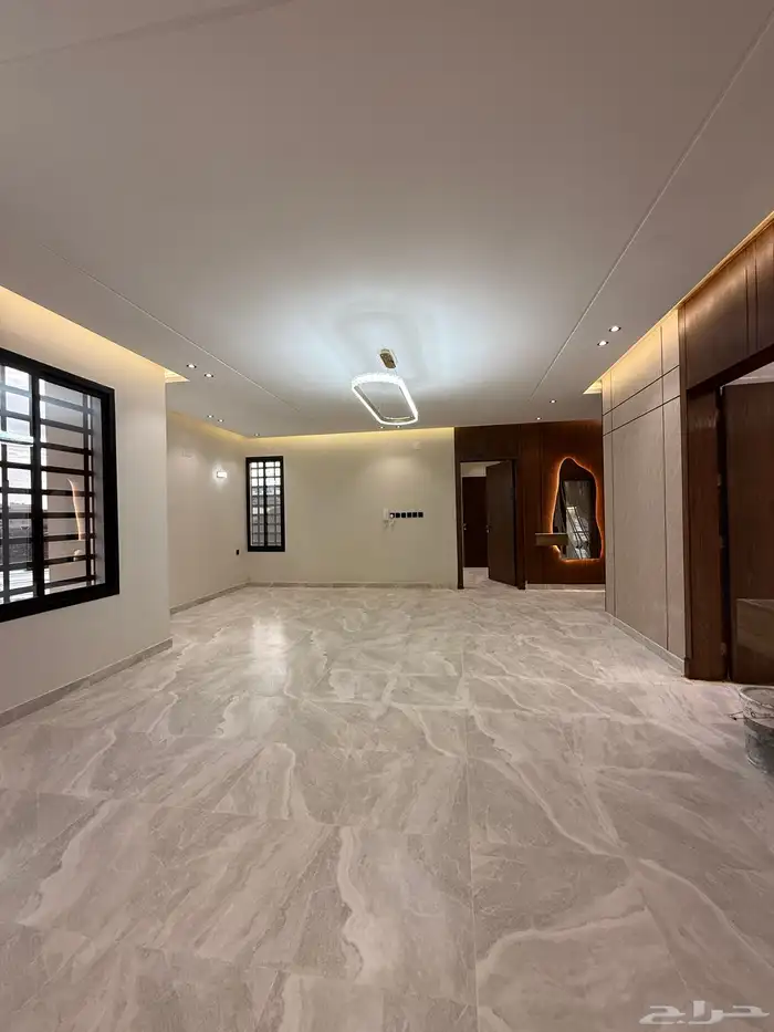 للبيع شقة 6 غرف بأبها بسطح مطل ومصعد خاص داخل الشقة للسطح 20