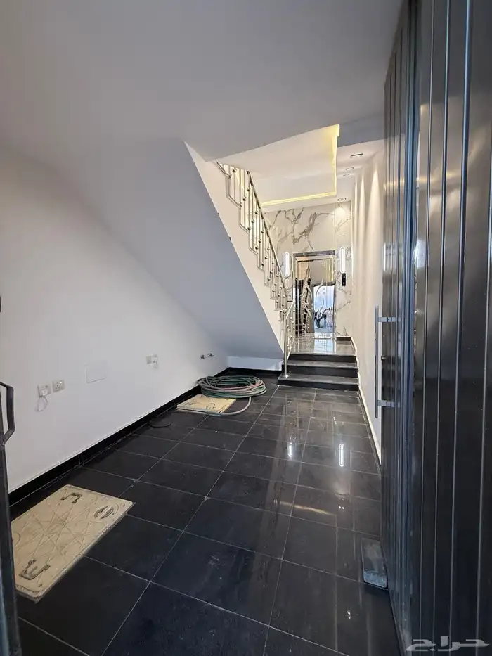 للبيع شقق ارضيه وشقق علويه غرب الخميس حي المعارض 19