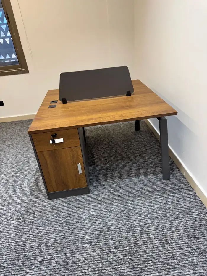 اثاث مكتبي وحدة عمل ثنائي وحدة عمل رباعي متوفر 2