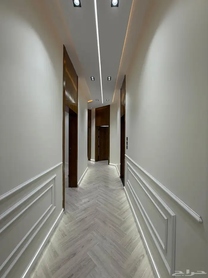 للبيع شقه ارضيه ببايكة سيارة وشقه علويه ف حي الموسي 37