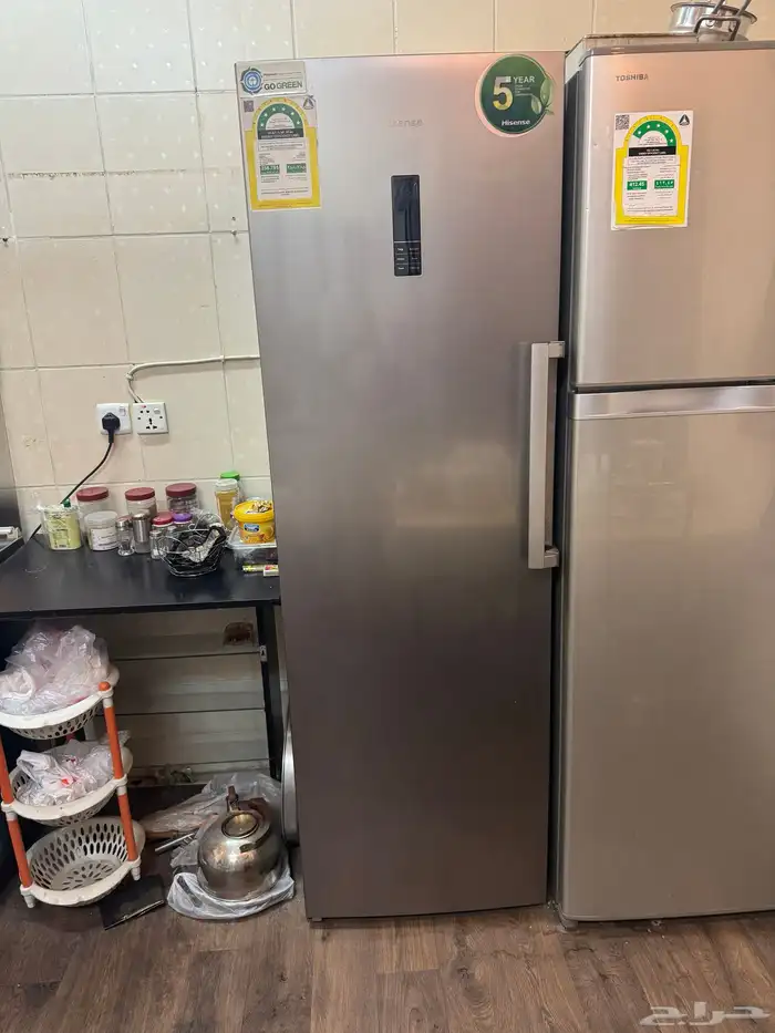 للبيع فريزر يوجين وثلاجة هايسنس 8