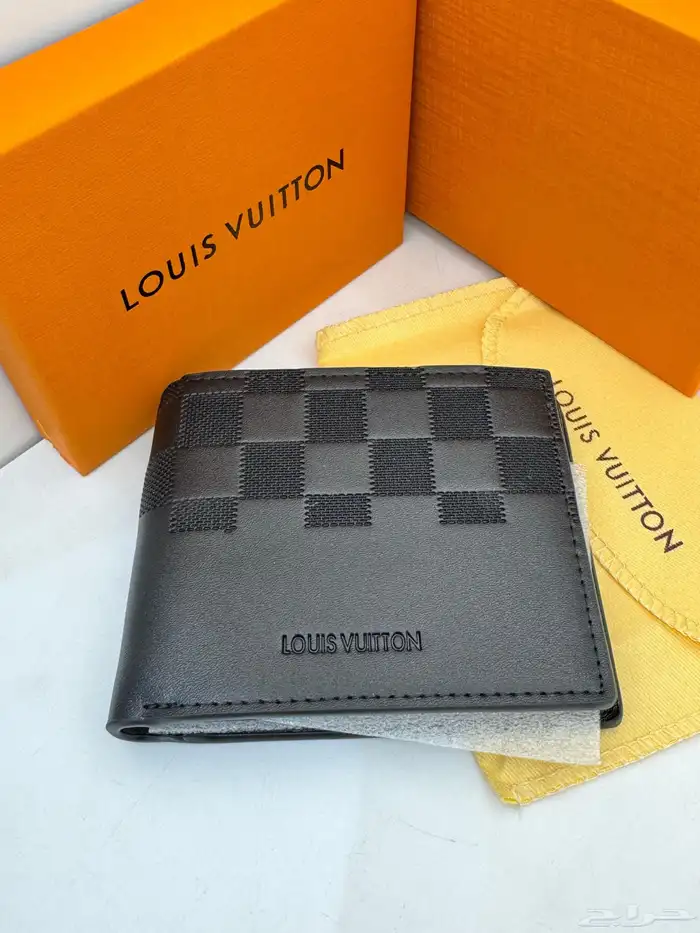 توفرت محافظ لويس فيتون 1