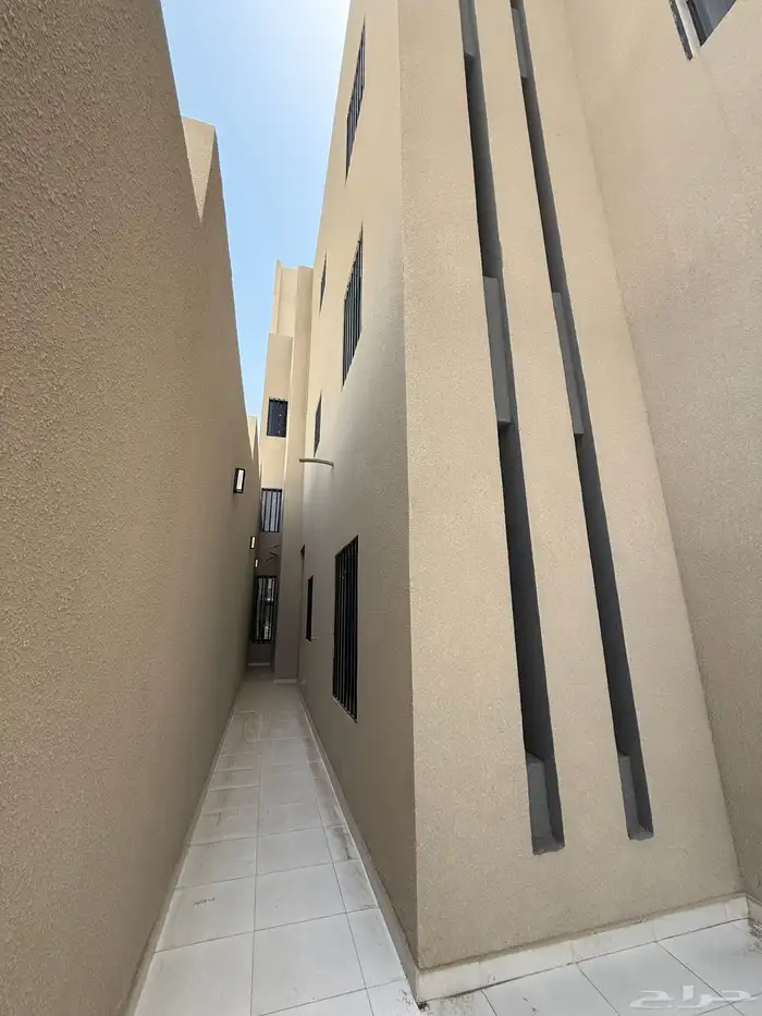 للبيع دور ارضي علي شارعين وشقق علويه بسطح خاص المحاله ابها 6