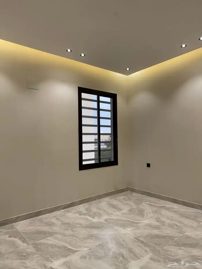 للبيع شقة 6 غرف بأبها بسطح مطل ومصعد خاص داخل الشقة للسطح 36