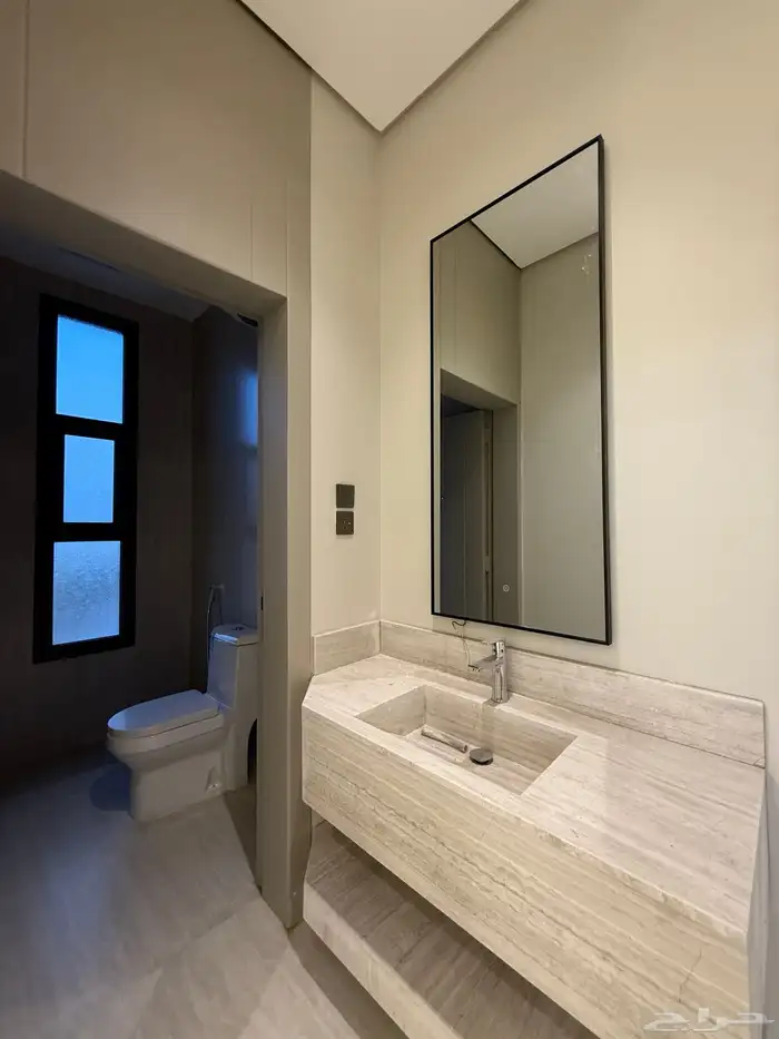 متبقي شقة للبيع بسعر 470الف بحي المصيف قرب نادي ضمك وباحص 11