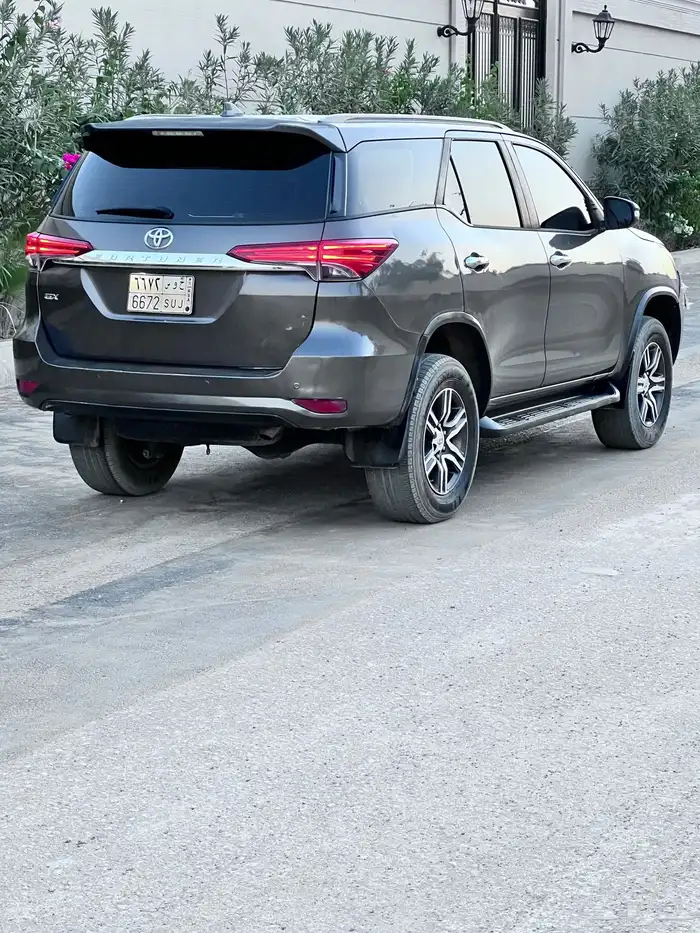 تيوتا فورتشنر 2016 قير عادي 4 سلندر دبل 8