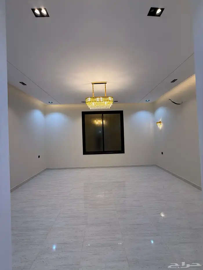 للبيع ادوار علويه بمساحات كبيرة مع اسطح خاصة بالراقي خ مشيط 18