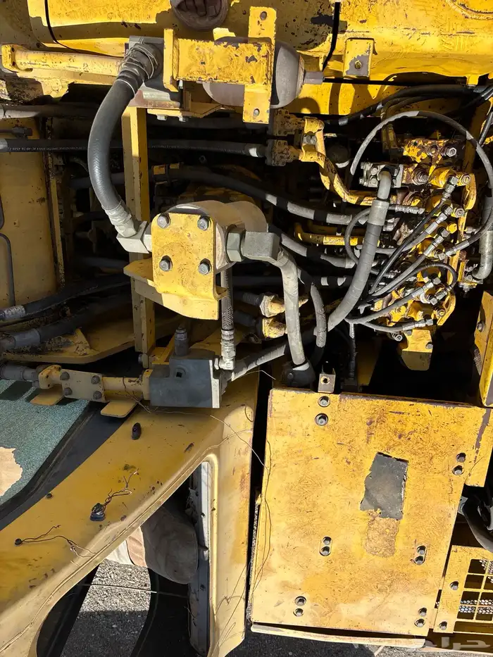 بوكلين كوماتسو موديل 2000 5