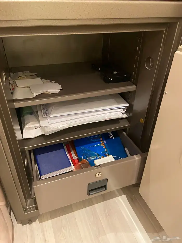 تجوري ثقيل وكبير شبه جديد على السوم 3