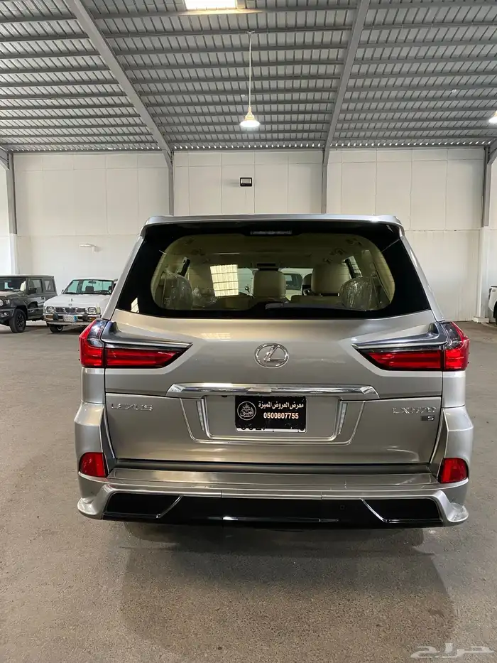 لكزس LX570 2017 ممشى قليل 12