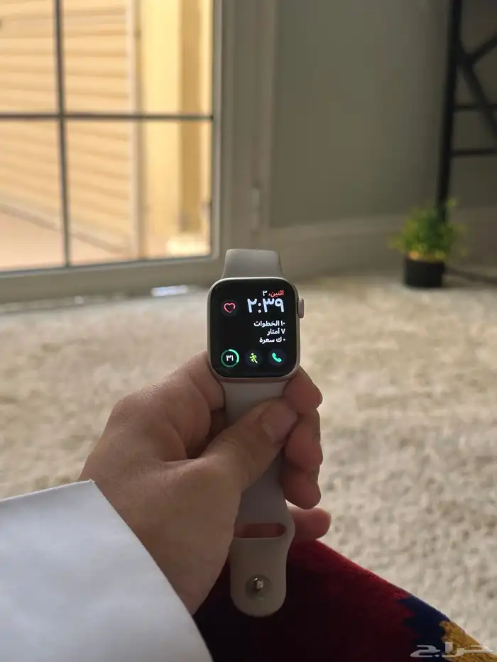 ساعه apple watch se للبيع 1
