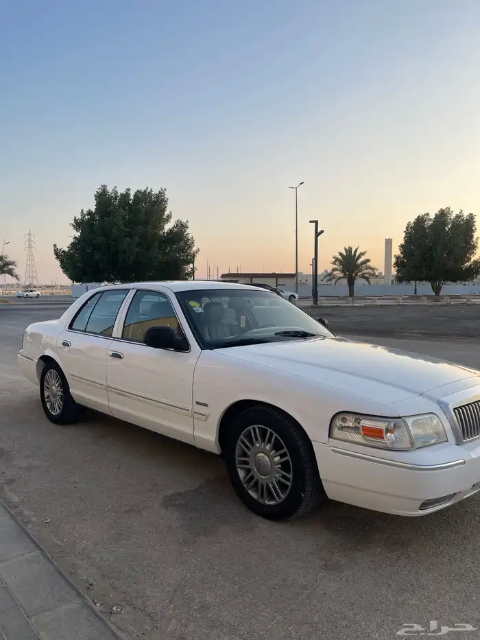 للبيع فورد جراند ماركيز 2010 نظيف 1