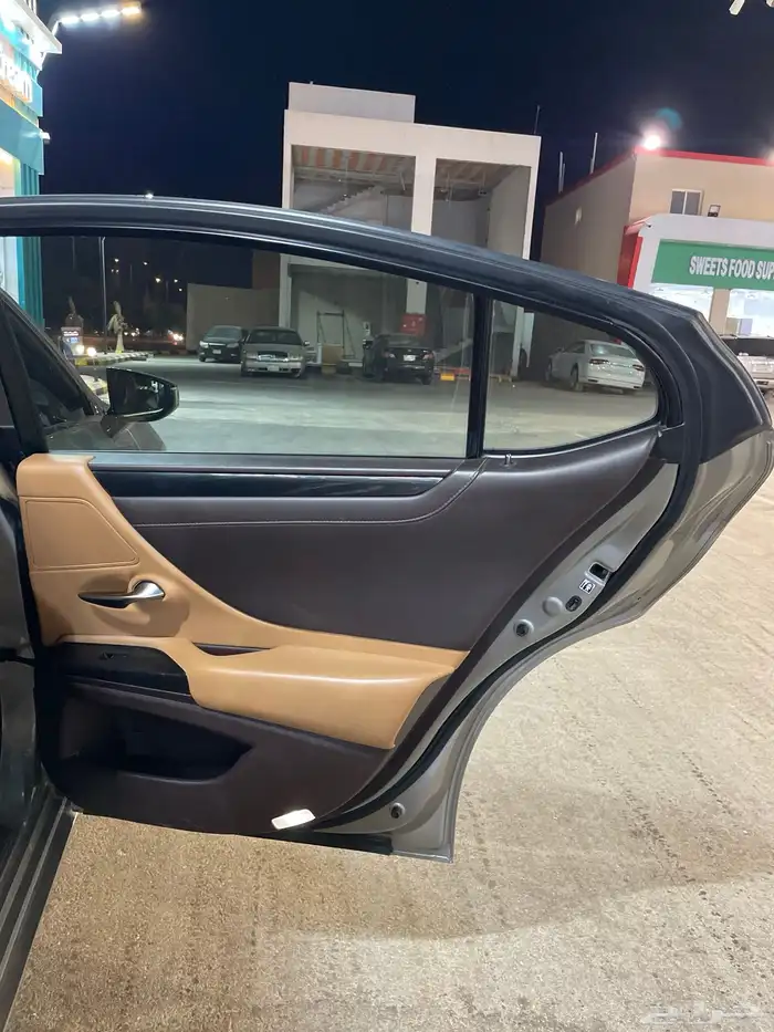 لكزس ESهايبرد 2019 11