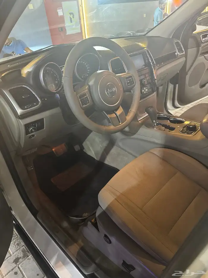 البيع سمع للصامل جراند شيروكي 2012 نظيف 17