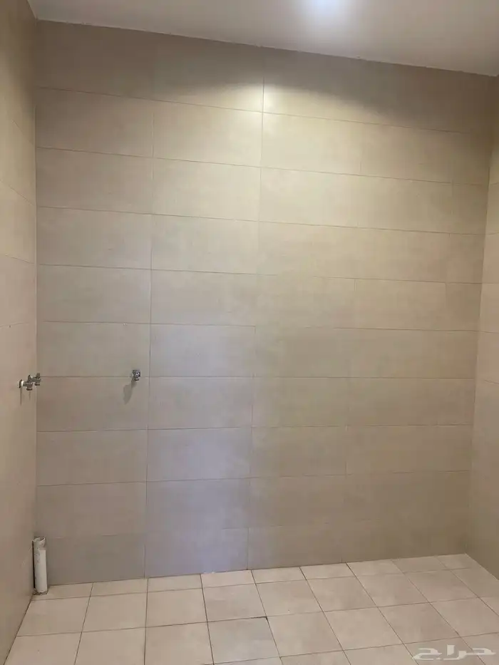 شقة دور ارضي واسعة ومستقلة بالقرب من كوبري مطار ابها 3