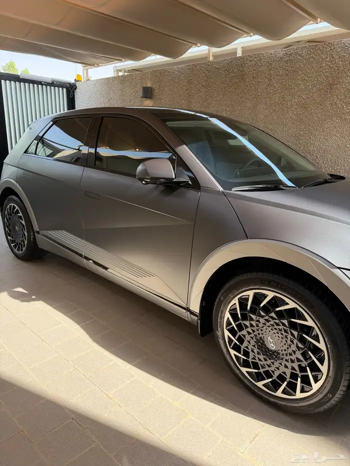 هيونداي أيونك5 2024 شبه جديده ماشيه 800كيلو فقط كهربائية 4