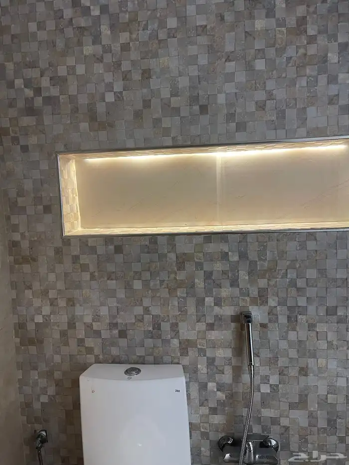 شقة دور ارضي واسعة ومستقلة بالقرب من كوبري مطار ابها 23