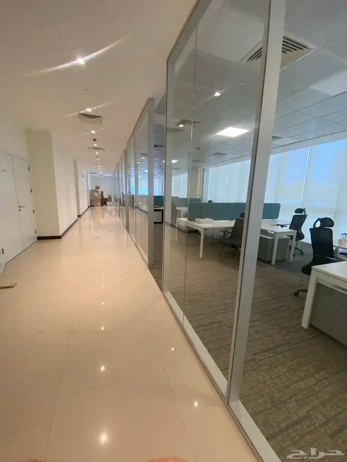 قواطع مكاتب زجاج مكاتب 0