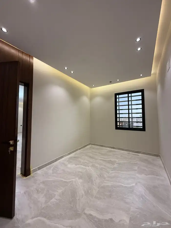 للبيع شقة 6 غرف بأبها بسطح مطل ومصعد خاص داخل الشقة للسطح 11