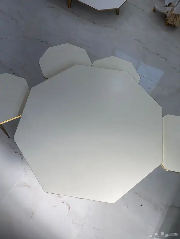 طاوله كنب مع 4تقديم  طاوله ارضيه مع 8قطع تقديم  طاوله شاشه 0