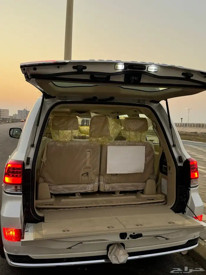 لاندكروزر صالون 2017 5