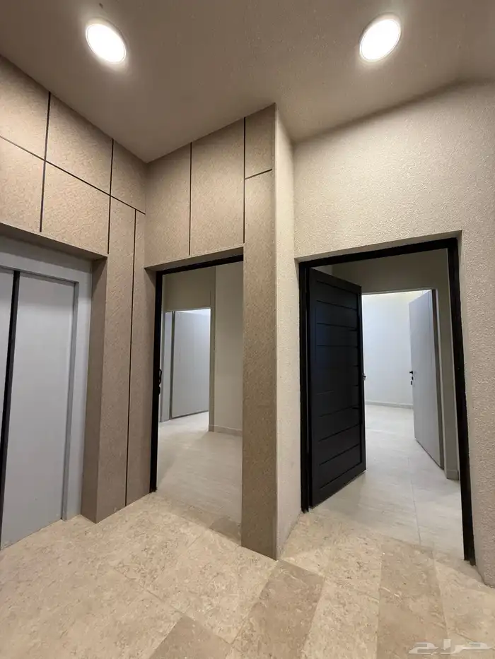 متبقي شقة للبيع بسعر 470الف بحي المصيف قرب نادي ضمك وباحص 7