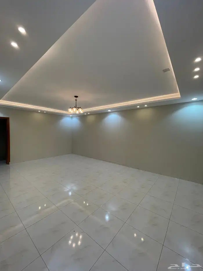 شقة دور ارضي واسعة ومستقلة بالقرب من كوبري مطار ابها 16