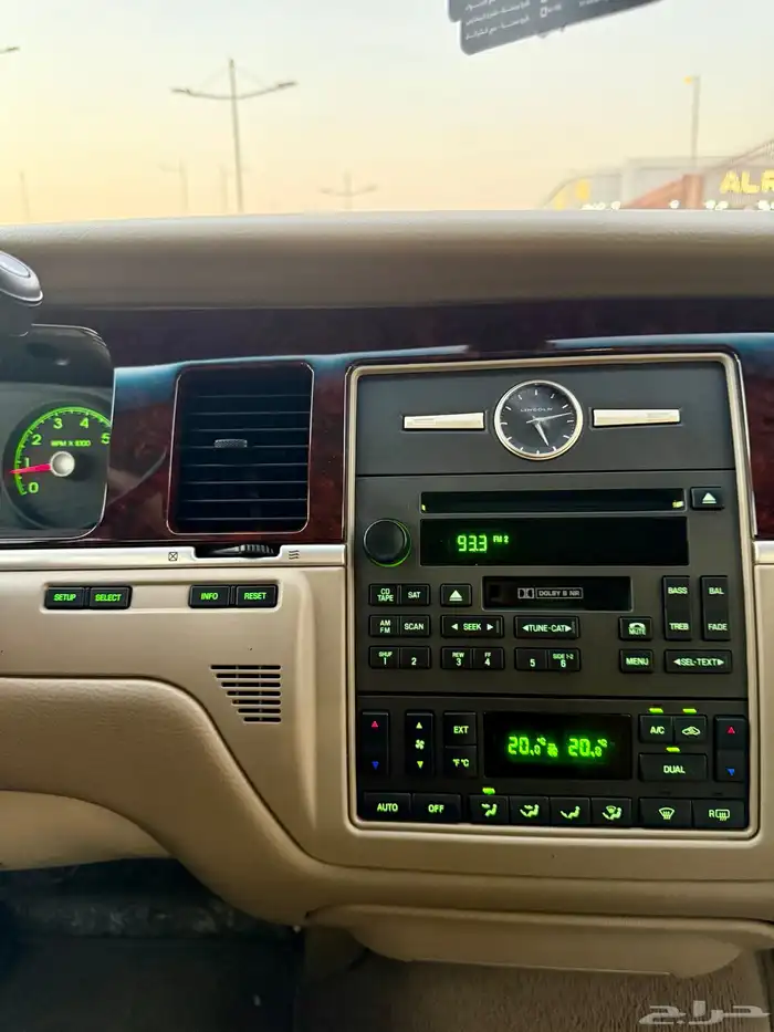 لينكون تاون كار لارج L ( مخزن 95الف ) سعودي 2011 بدي وكالة 52