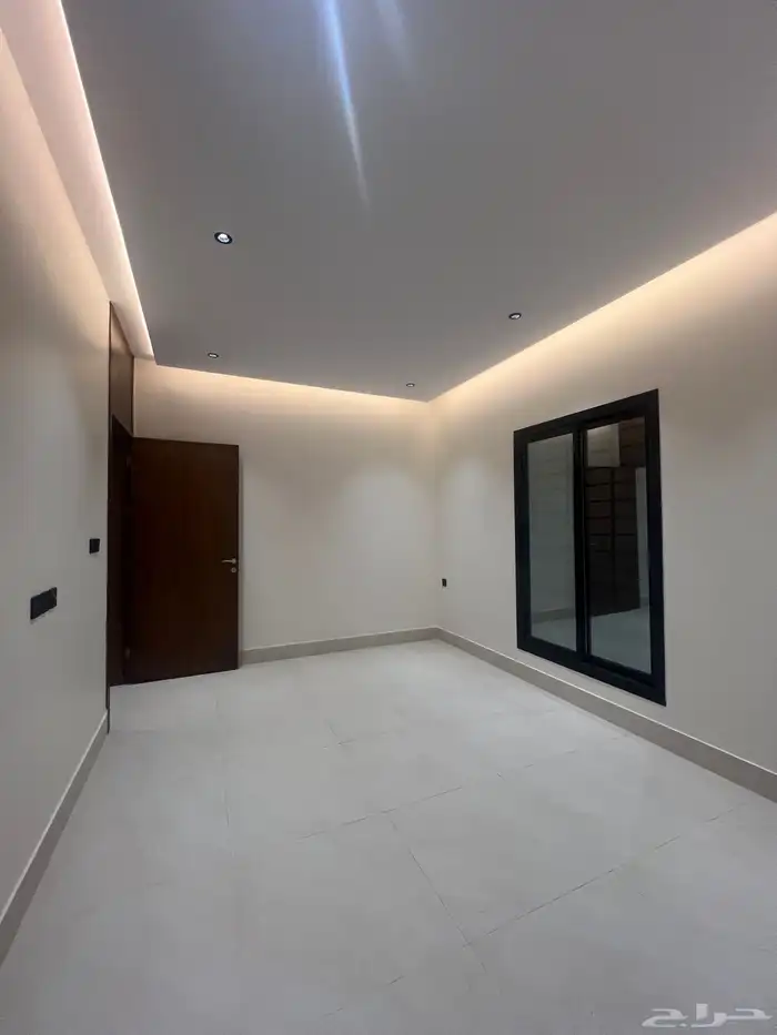 للبيع شقق ارضية وعلوية مع ملحق و سطح خاص حي الحسام 7