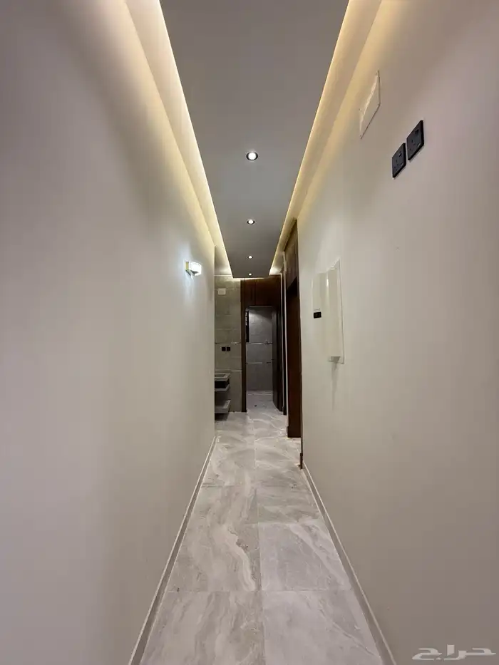 للبيع شقة 6 غرف بأبها بسطح مطل ومصعد خاص داخل الشقة للسطح 26