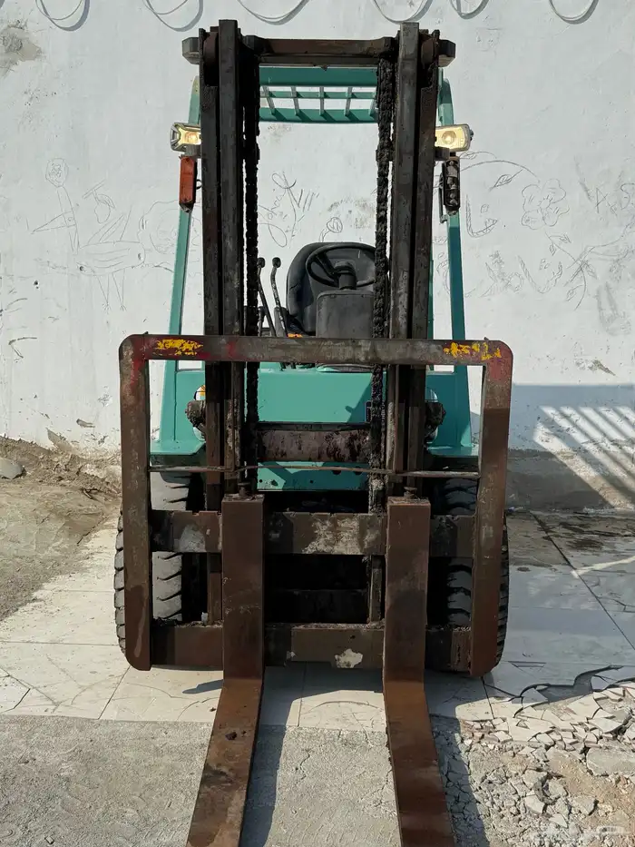 للبيع رافعه شوكيه 3 طن 5