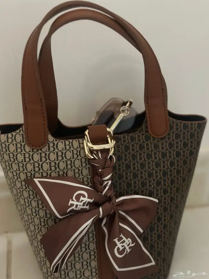 شنطة ماركة CHR ومعاها نظاره هدية 0