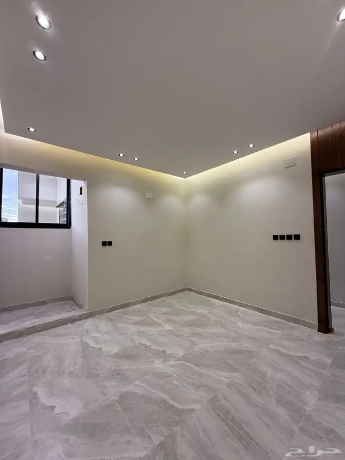 للبيع شقة 6 غرف بأبها بسطح مطل ومصعد خاص داخل الشقة للسطح 27