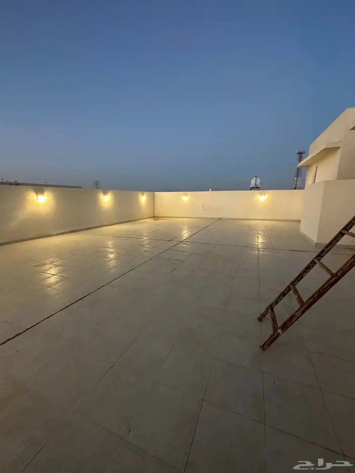 للبيع شقق ارضي بحوش وعلوي بسطح خاص من الصالة المحالة 19