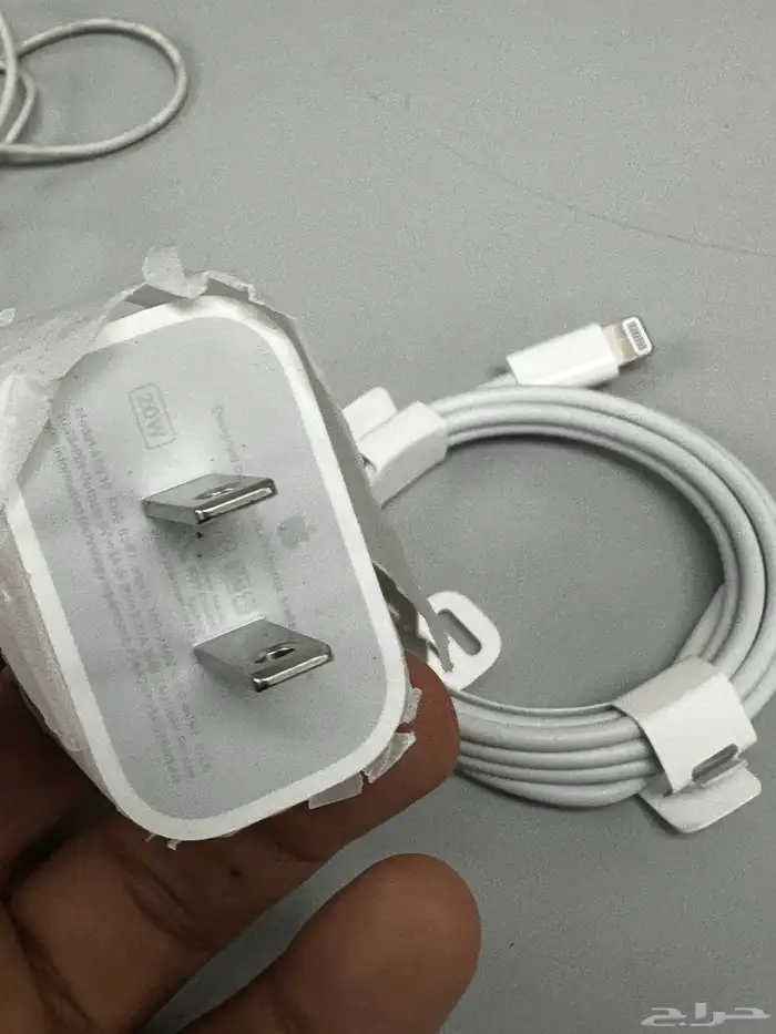 ابل راس شاحن و سلك شاحن و سماعات اصلي فقط للبيع 1