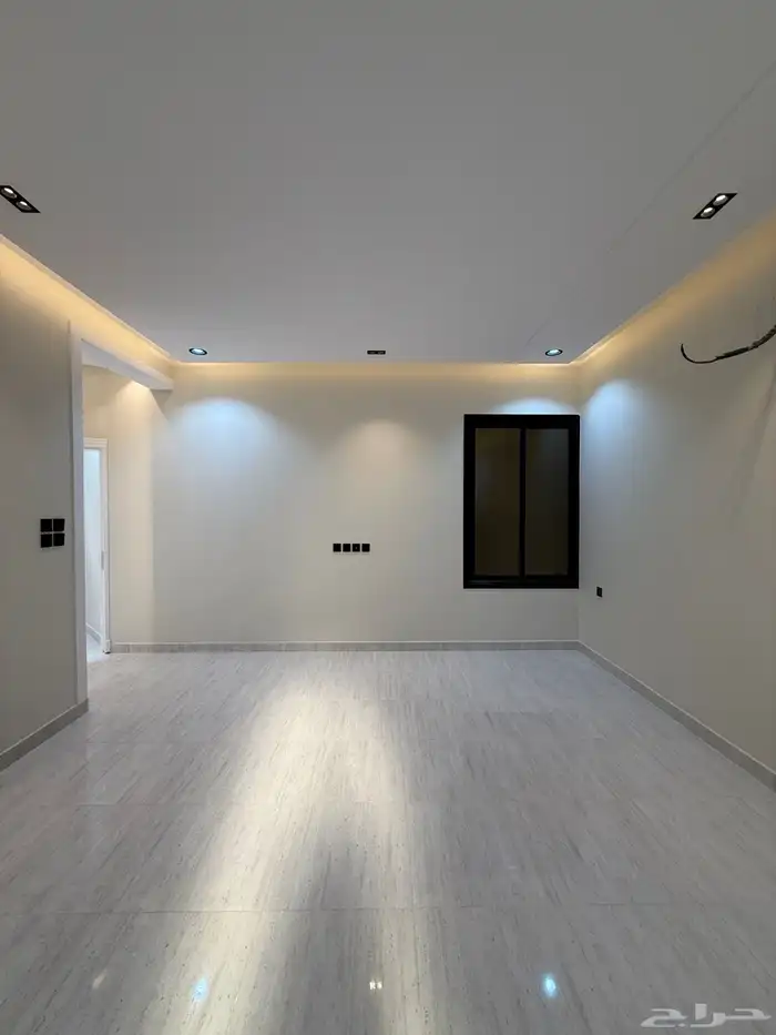 للبيع ادوار علويه بمساحات كبيرة مع اسطح خاصة بالراقي خ مشيط 7