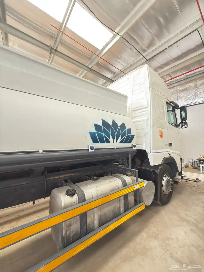 للبيع وايت فولفو موديل 2003 للبيع 0