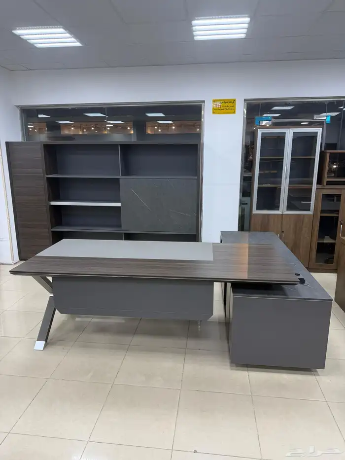 مكتب طقم دولاب خشب دولاب حيدد. 18