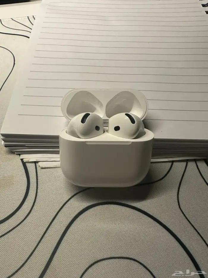 سماعة ايربودز 4 معا خاصية عزل الضوضاء 2