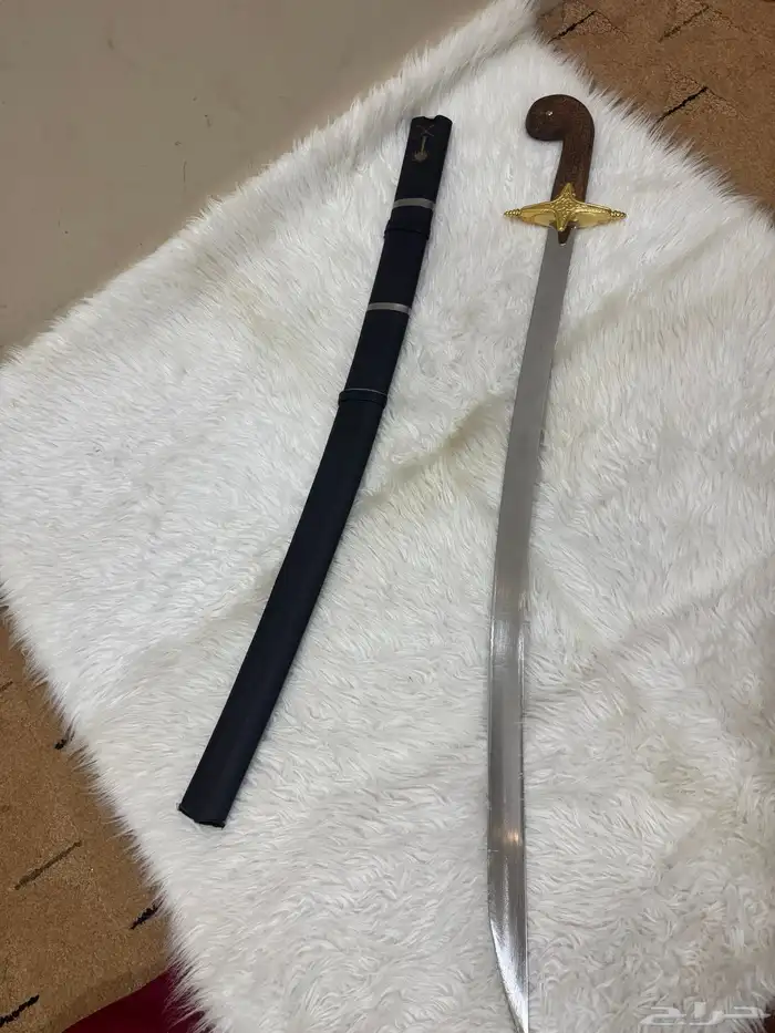 للبيع سيف قديم جداا مسكة خشب انصاب 2