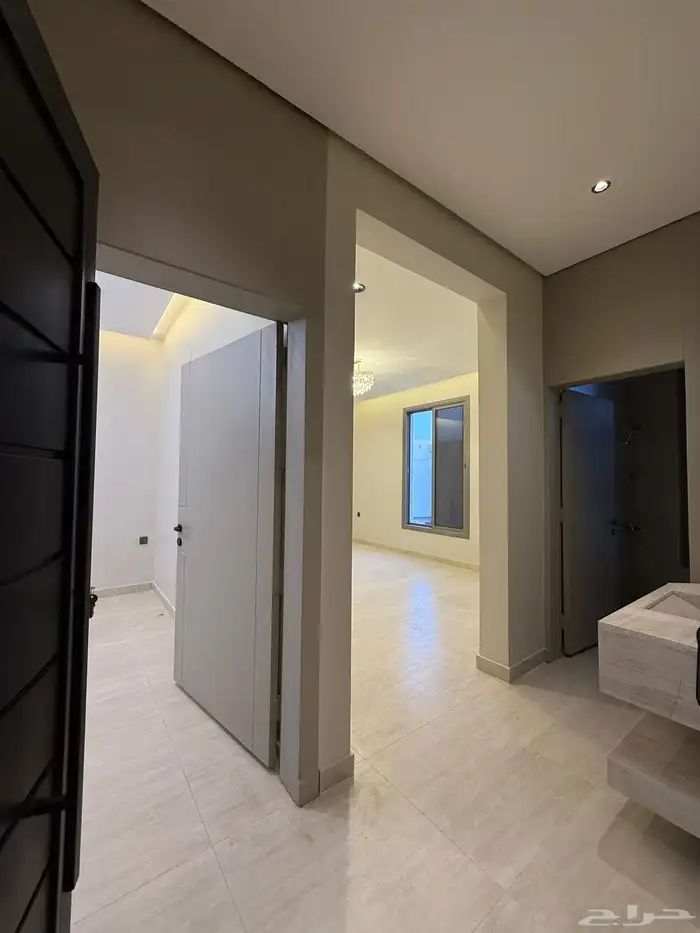 متبقي شقة للبيع بسعر 470الف بحي المصيف قرب نادي ضمك وباحص 8