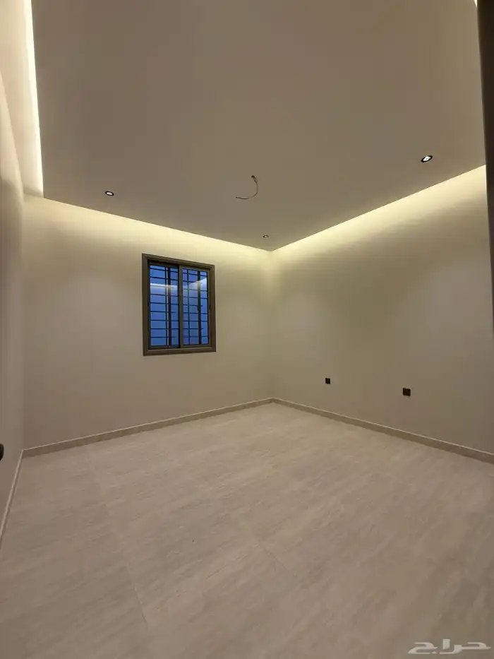 متبقي شقة للبيع بسعر 470الف بحي المصيف قرب نادي ضمك وباحص 25