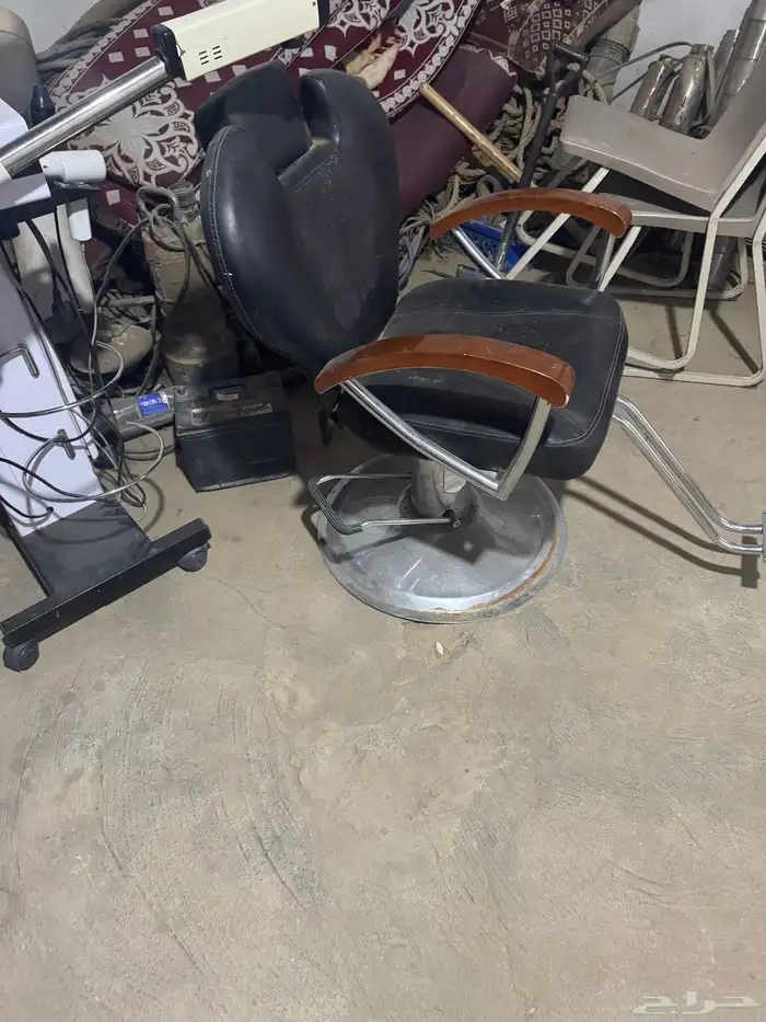 كرسي حلاق وجهاز ليزر وتنظيف بشره وبخار في بيشه شغال شرط 2