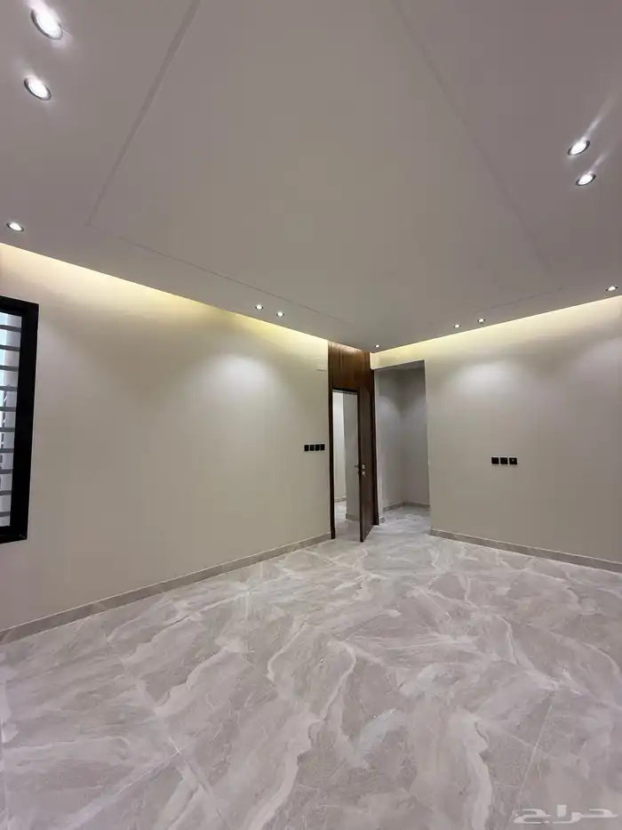 للبيع شقة 6 غرف بأبها بسطح مطل ومصعد خاص داخل الشقة للسطح 34